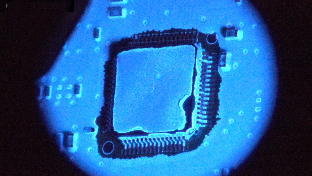 04-SMT-component-inspection-under-uv