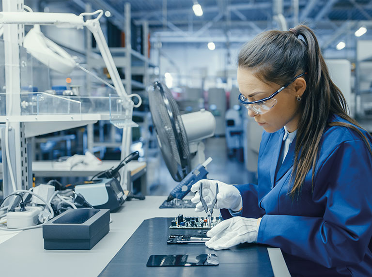 Lynx EVO stereo zoom microscope allows peripheral vision