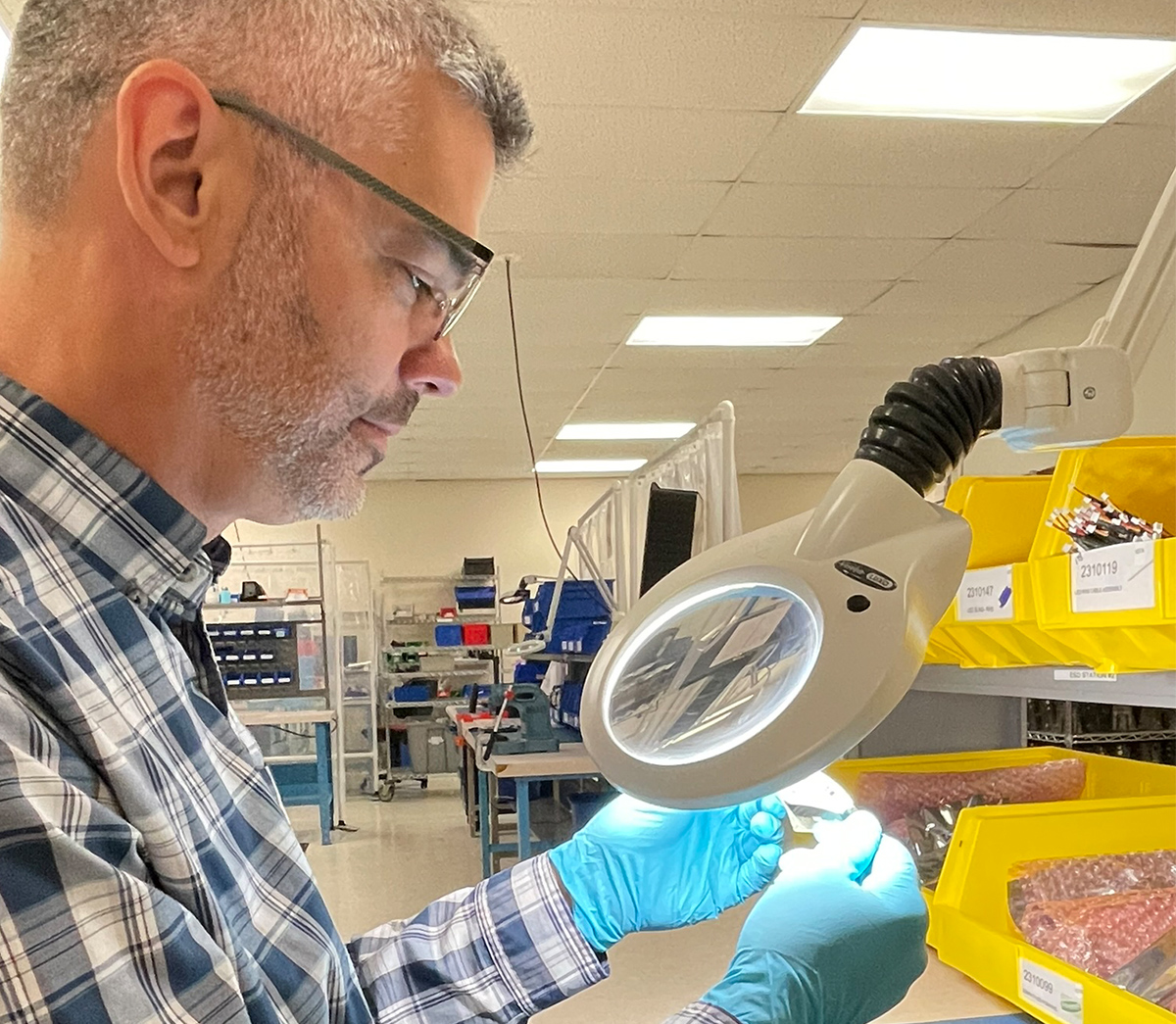 Bench Magnifier 1200 x 1045