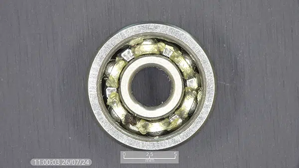 bearing-close-up-600×338 Un rodamiento bajo aumento